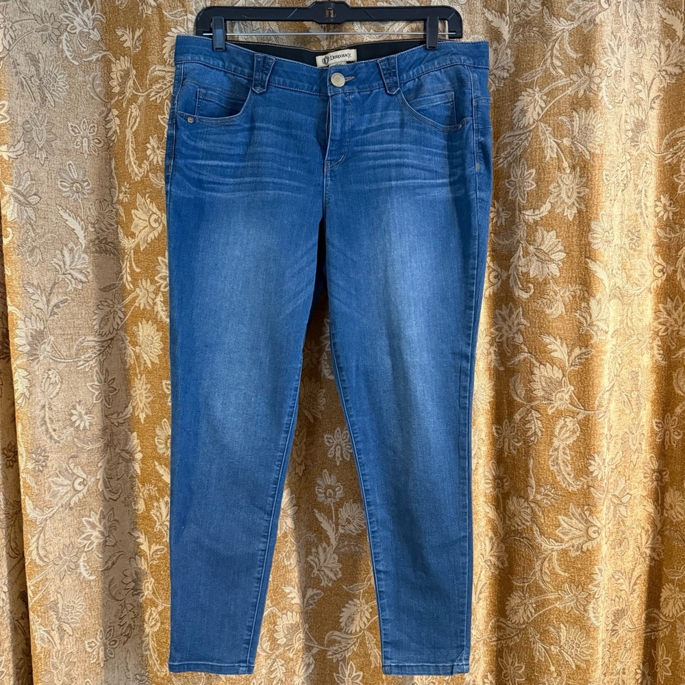 Democracy 18w “ab”solution ankle skimmer Jeans